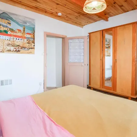 1 Bedroom Cozy Apartment In Sant Andrea Di Bozio Apartment *